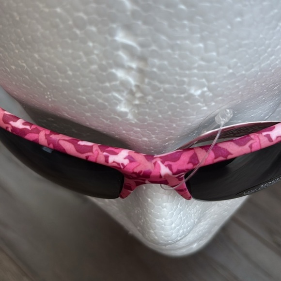 Duck Dynasty A&E Polarized 100% UV protection polycarbonate pink camo sunglasses - Picture 7 of 9